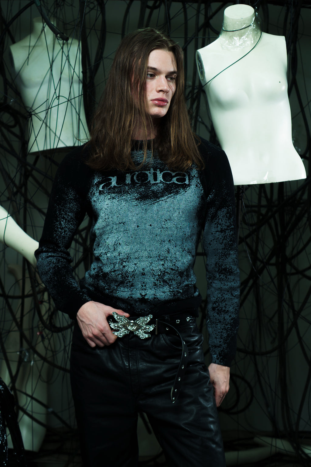 STATIC FITTED SWEATER