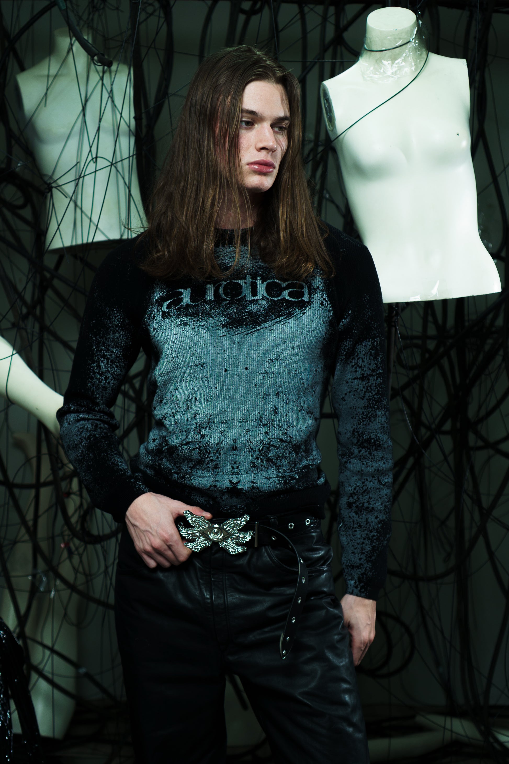 STATIC FITTED SWEATER